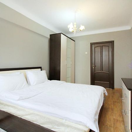 Spacious Central Apartment Almati Kültér fotó