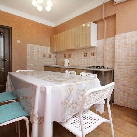 Spacious Central Apartment Almati Kültér fotó