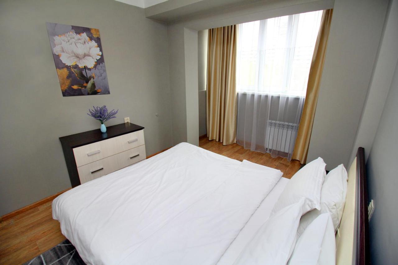 Spacious Central Apartment Almati Kültér fotó