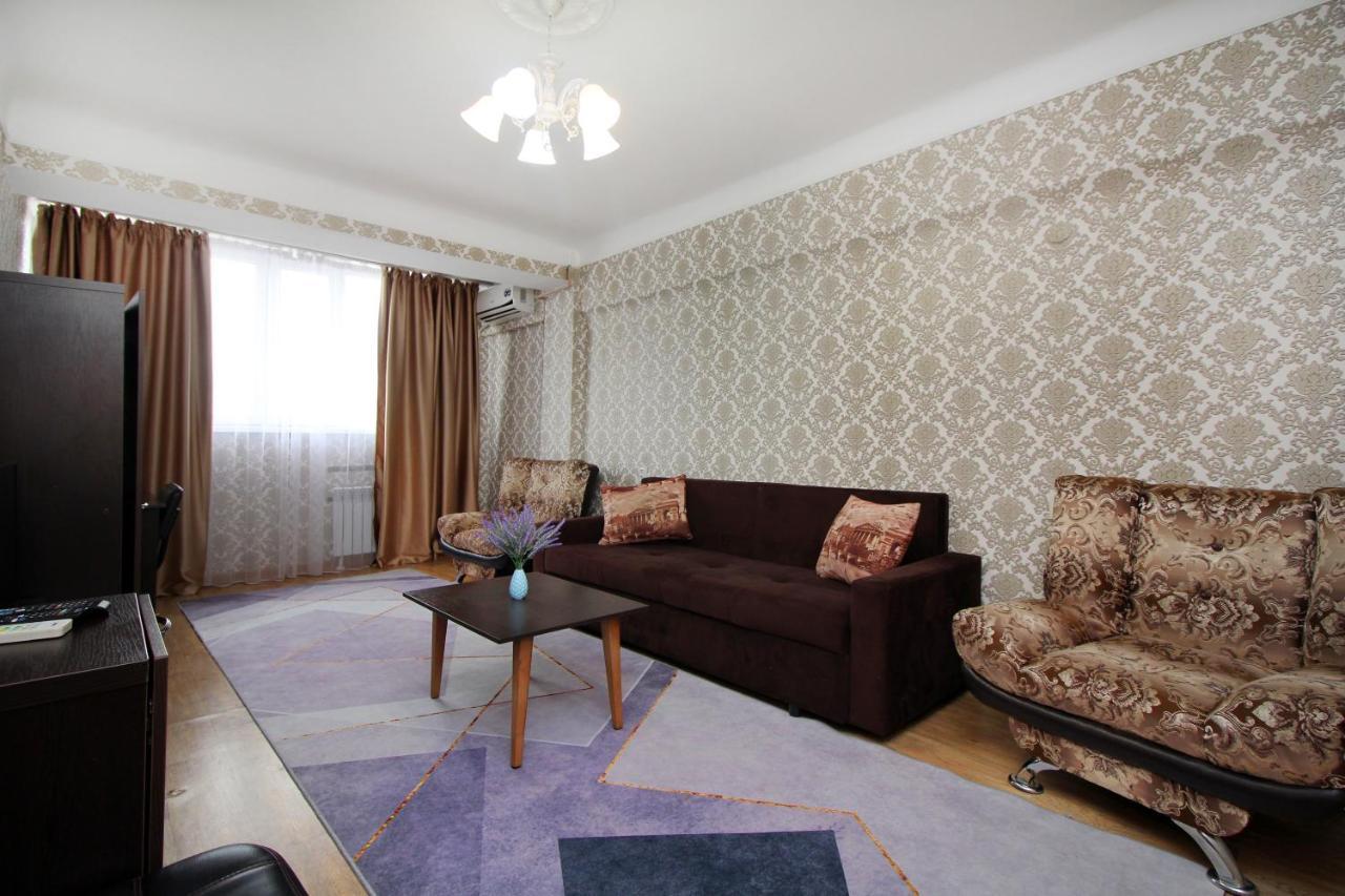 Spacious Central Apartment Almati Kültér fotó