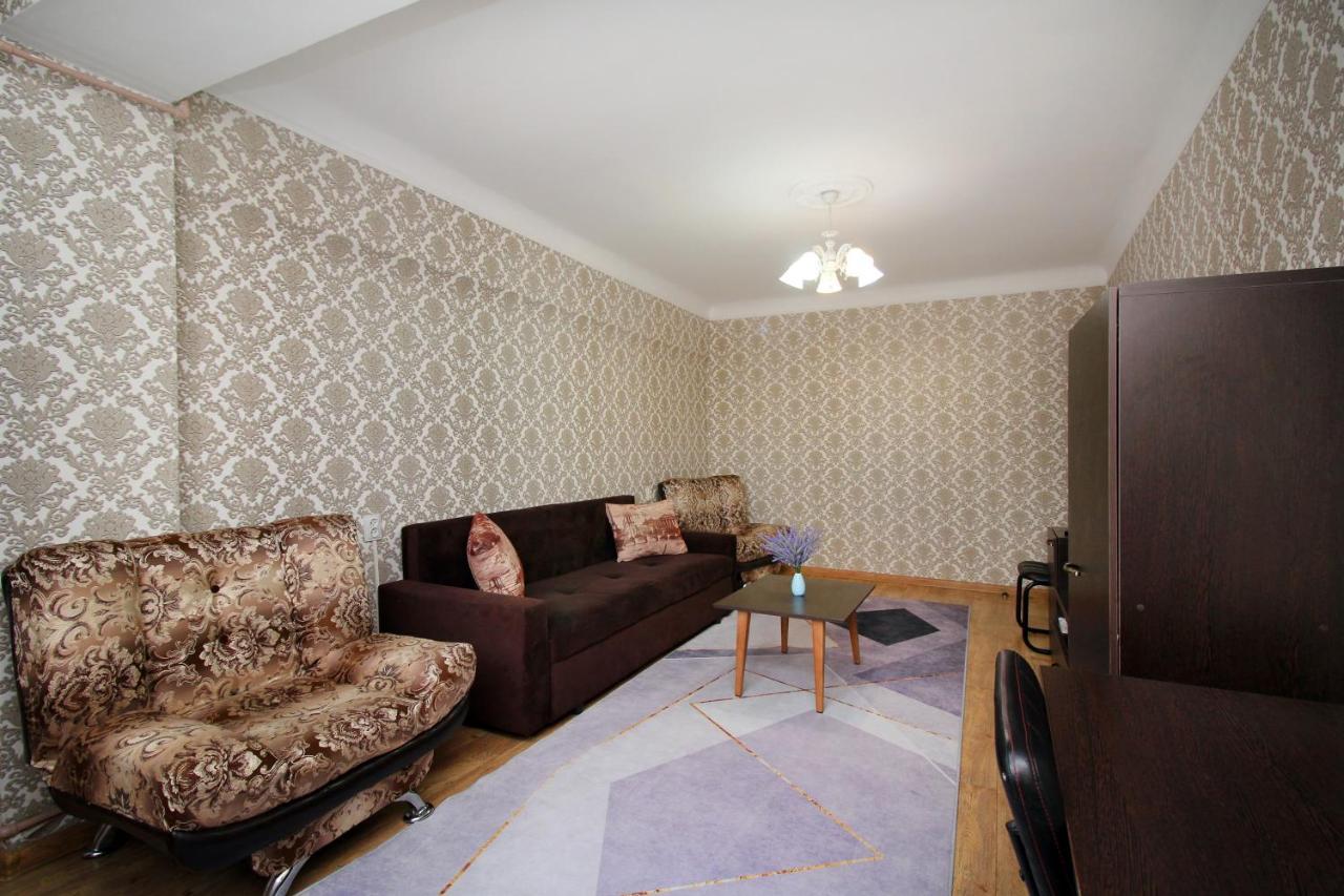 Spacious Central Apartment Almati Kültér fotó