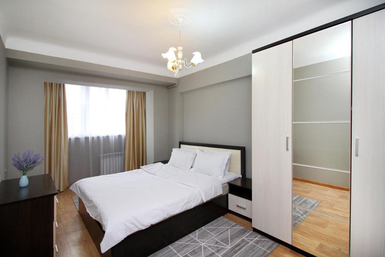 Spacious Central Apartment Almati Kültér fotó