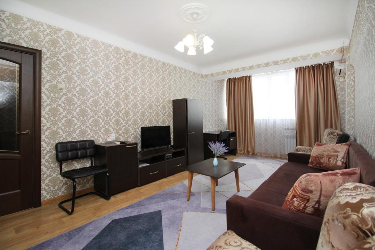 Spacious Central Apartment Almati Kültér fotó